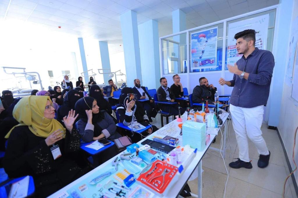 استضافة دورة تدريبية في مجال الحشوات التجميلية