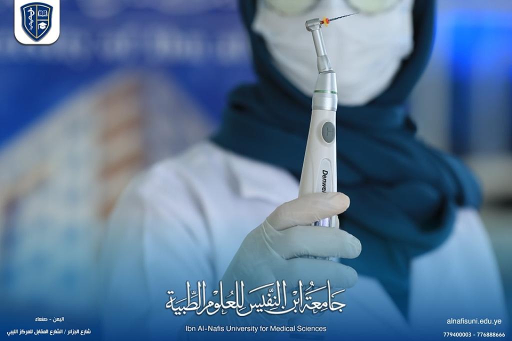جانب من التدريب العملي لطلاب المرحلة الثالثه - قسم العلاج التحفظي و معالجة الجذور